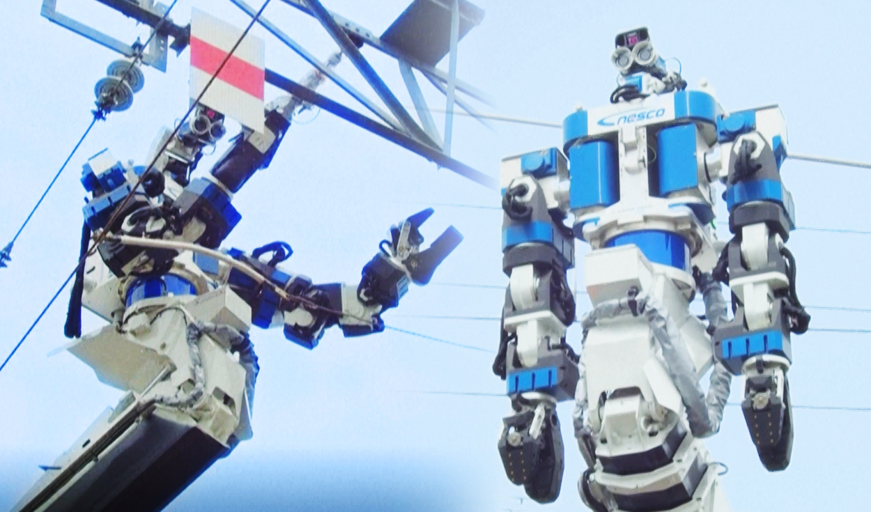 
                                 El robot humanoide 'Transformer', un coloso de 18 metros que hace mantenimiento callejero con una motosierra 
                            