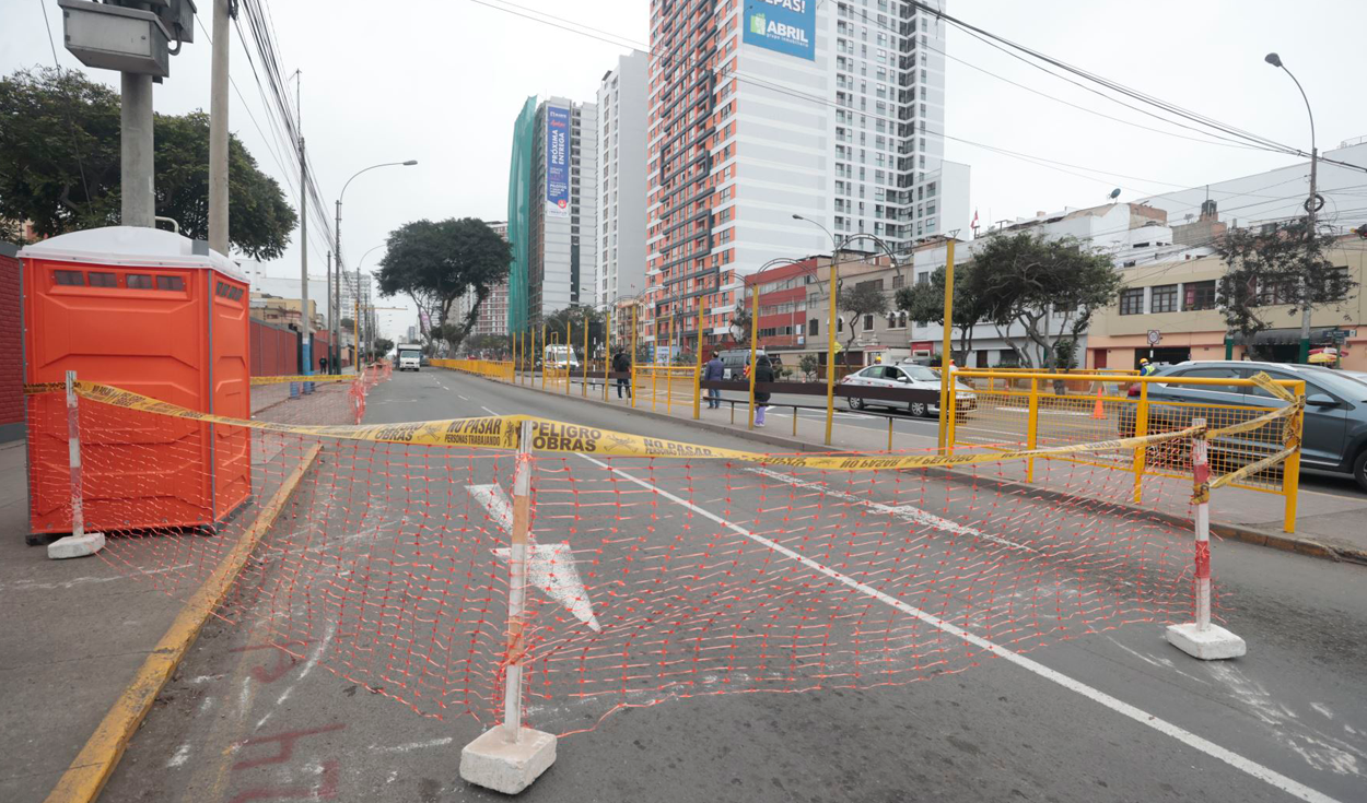 
                                 Fiestas Patrias: restringen tránsito en av. Brasil por armado de graderías para la parada militar 
                            