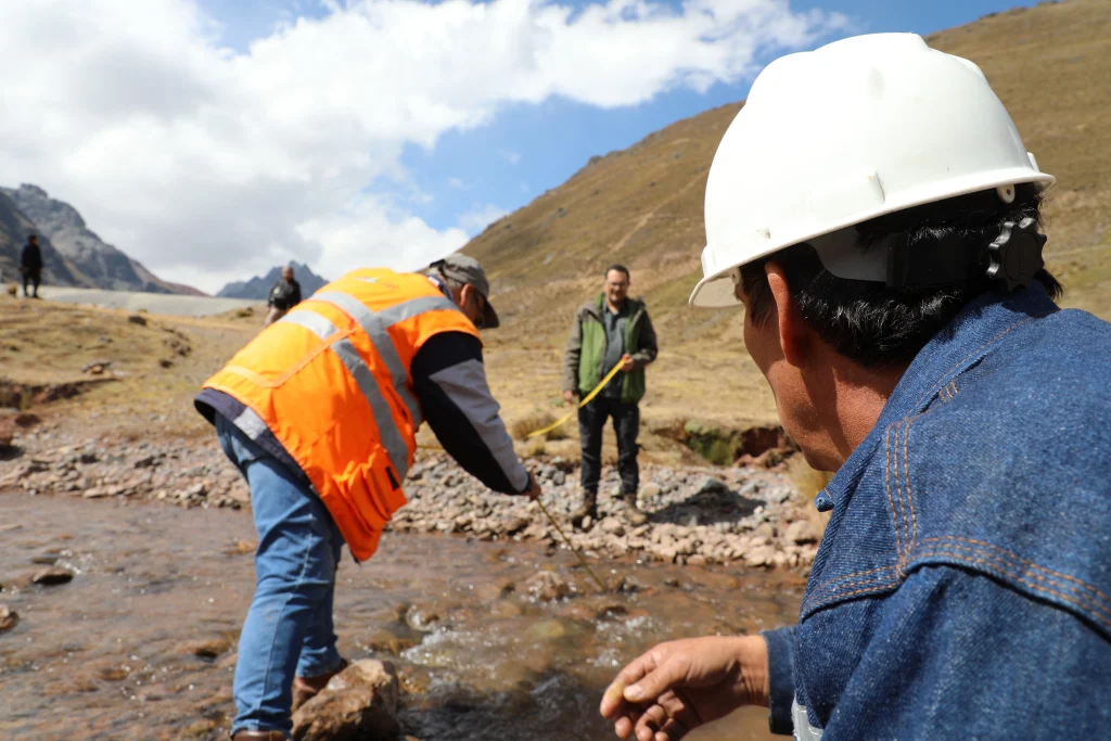 
                                 Señalan que Lima está en riesgo por relaves mineros en el río Rímac 
                            