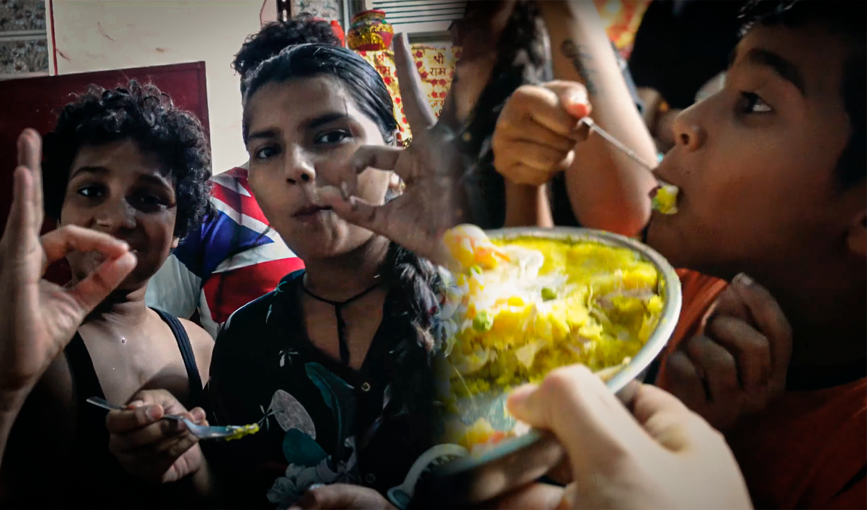 
                                 Peruano prepara causa limeña a una familia en la INDIA y reacción sorprende: 