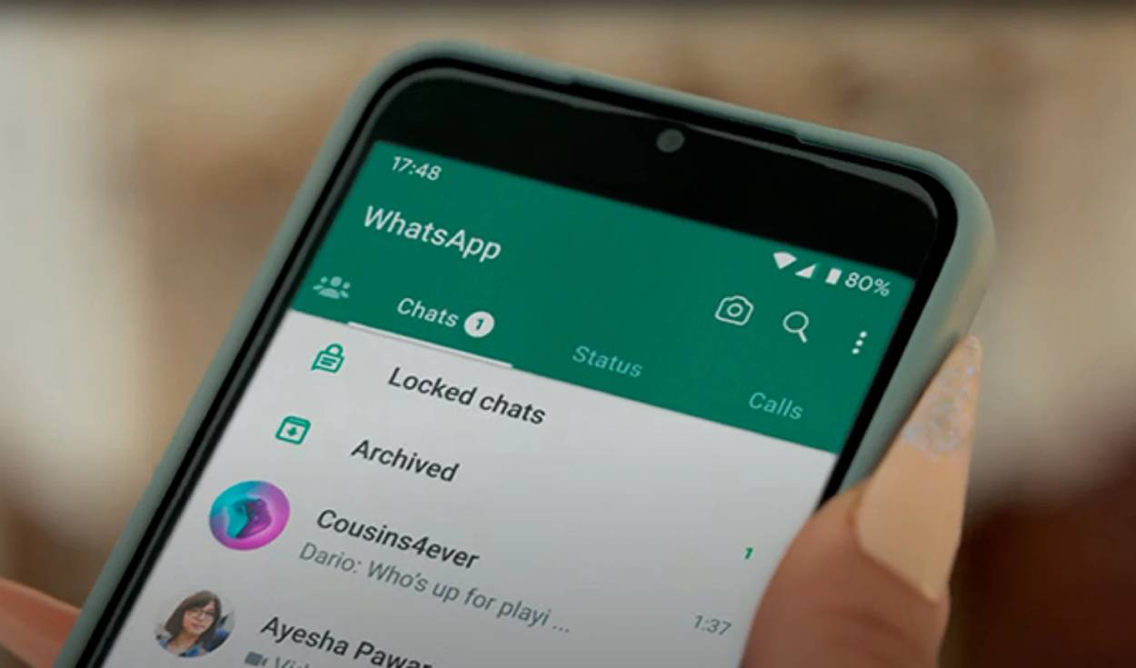 
                                 WhatsApp ya permite fijar los chats más importantes: Así funciona el nuevo filtro de 'Favoritos' 
                            