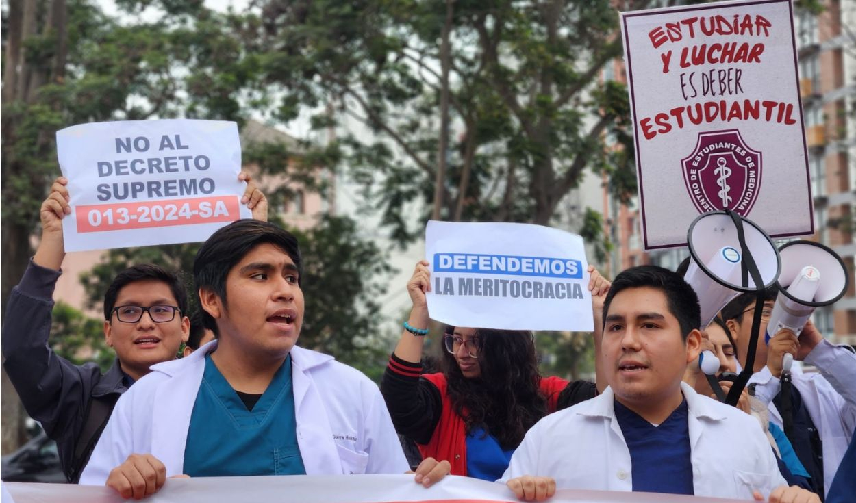
                                 Médicos peruanos rechazan nuevo examen de Serums propuesto por el Minsa a solo 2 meses de la prueba 
                            