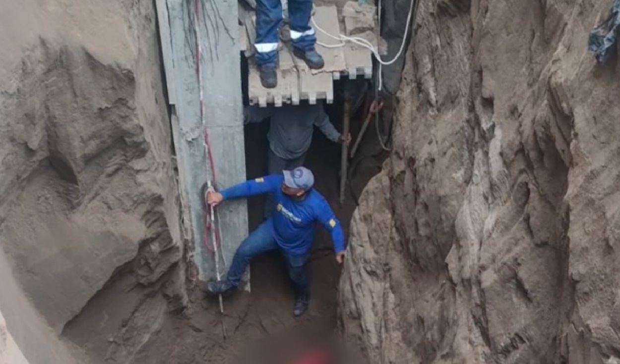 
                                 Villa El Salvador: hombre fallece tras caer de casi 5 metros al derrumbarse obra de excavación 
                            