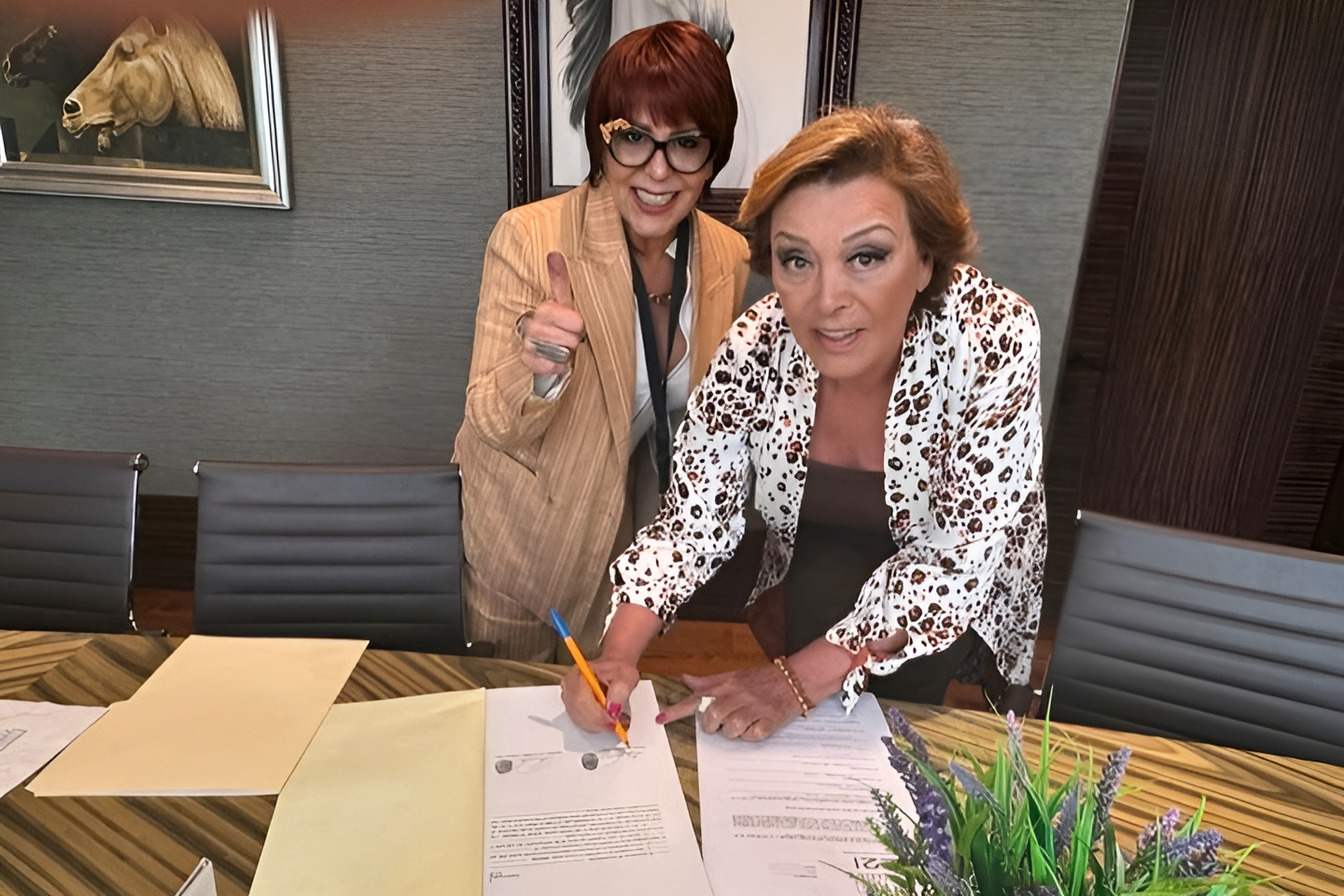 
                                 Alejandra Guzmán y Sylvia Pasquel anuncian la creación de la Fundación Silvia Pinal 
                            