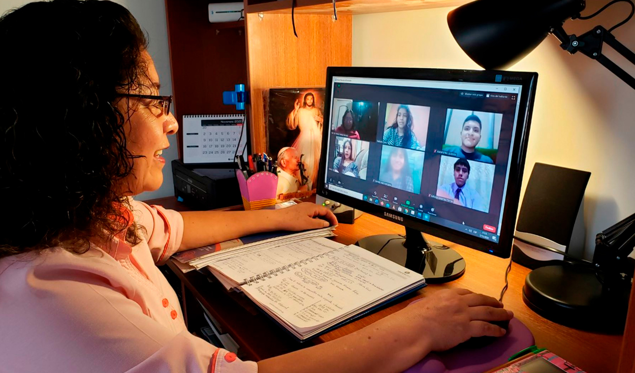
                                 Congreso aprueba ley que permite que estudiantes puedan llevar clases 100% virtuales en universidades 
                            