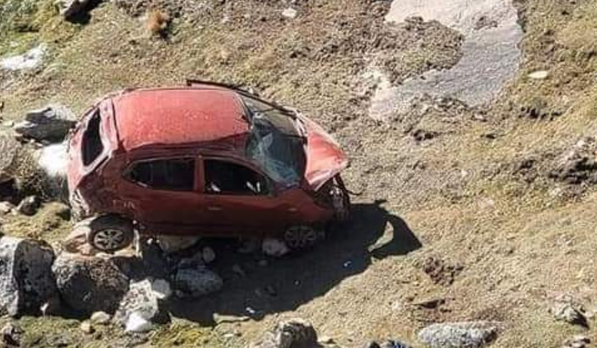 
                                 Chofer muere tras caer a abismo de 100 metros en Puno: auto en el que iba se despistó en vía Cuticarca 
                            