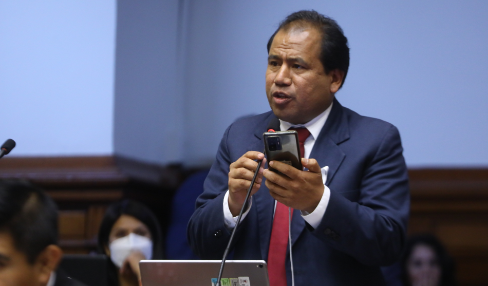 
                                 Poder Judicial declara infundada tutela de derechos de Edgar Tello por presunto recorte de sueldos 
                            