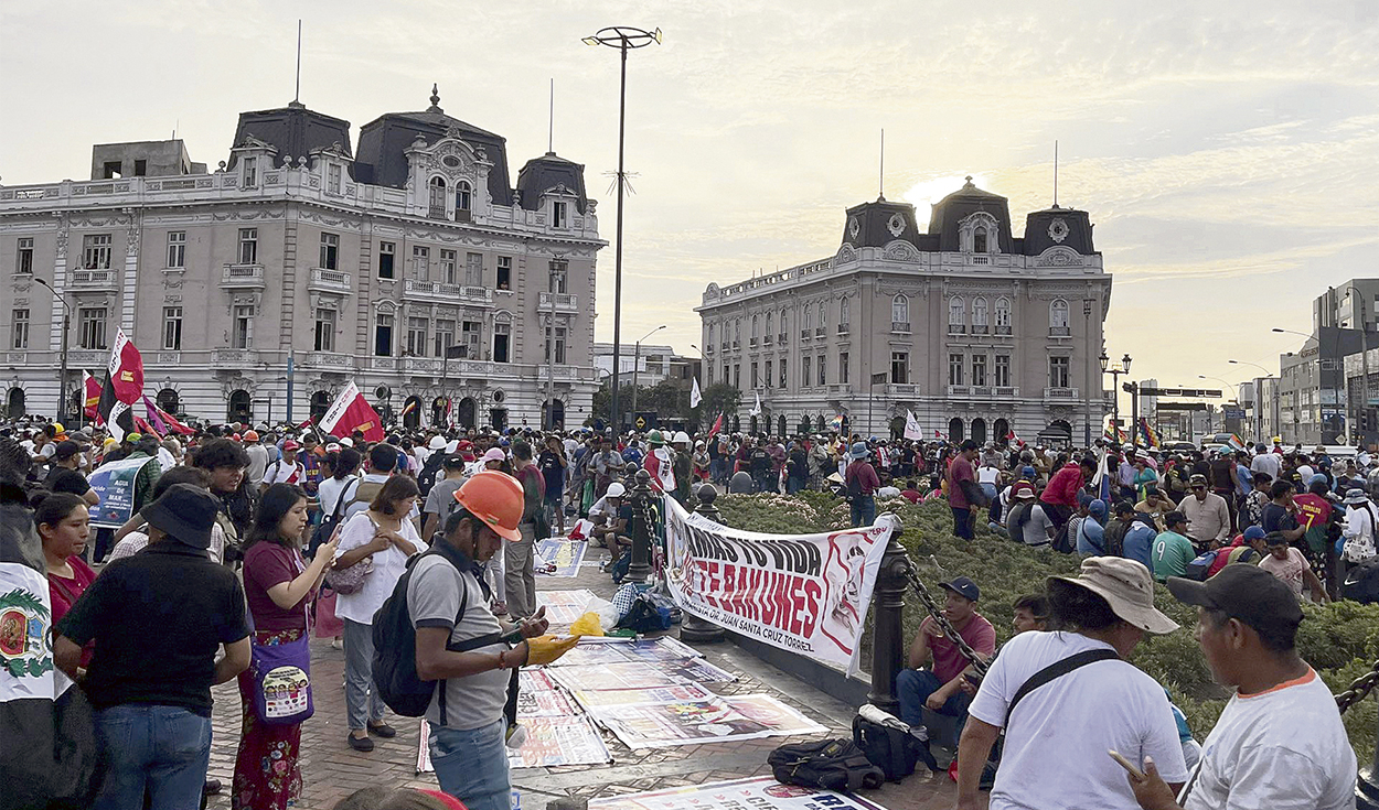
                                 ¿Hay un momento constituyente en el Perú?, por Omar Cairo 
                            