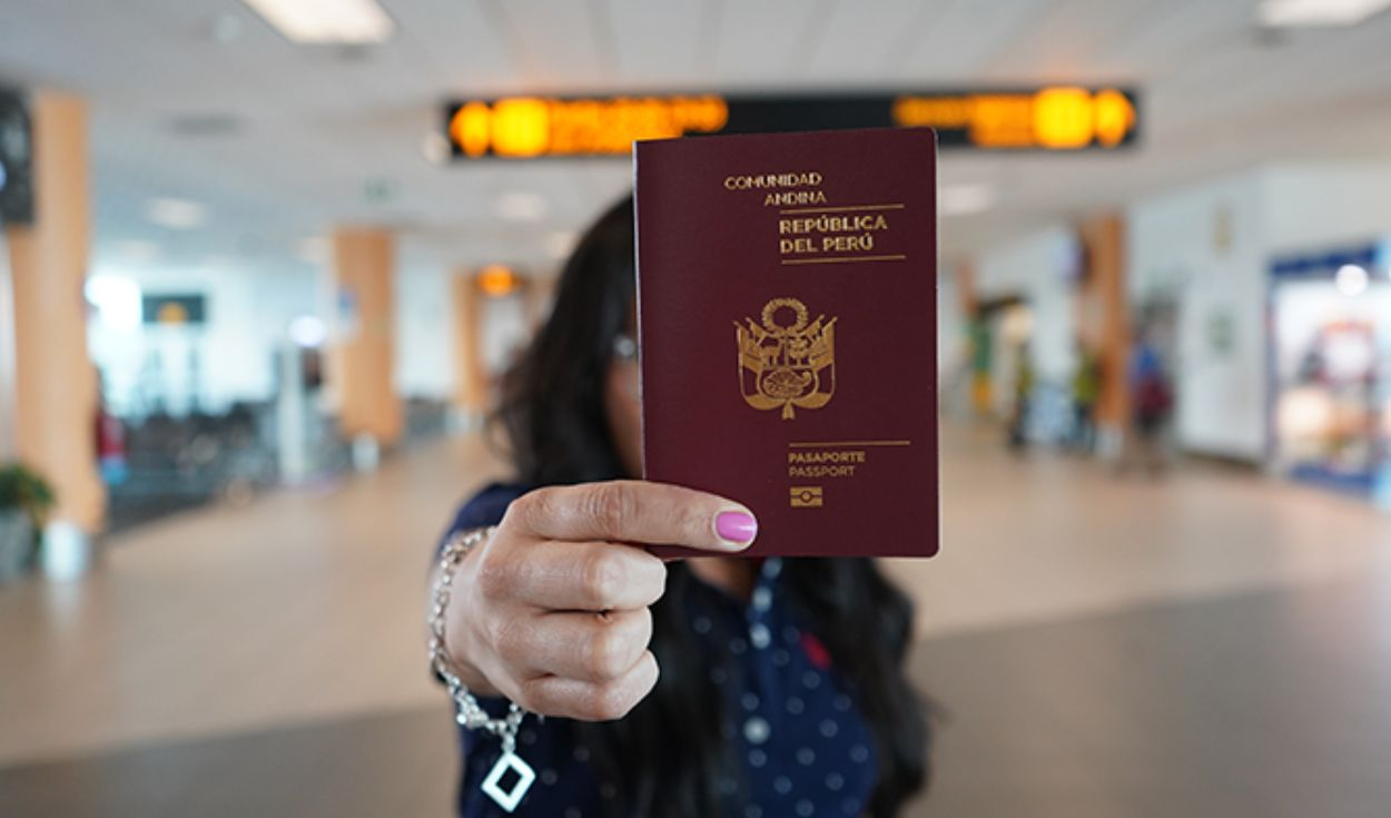 
                                 Pasaporte peruano asciende en ranking global 2024: lista de los más de 60 países que se puede visitar sin visa 
                            