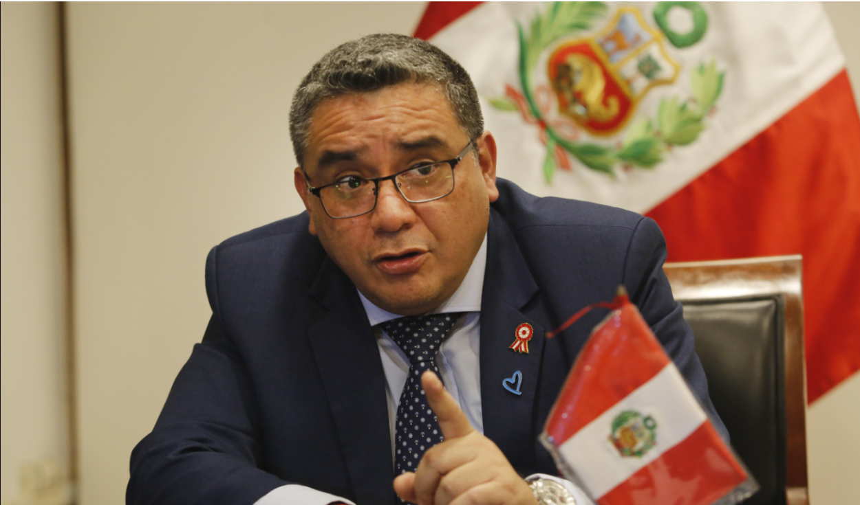 
                                 Juan José Santiváñez: revelan que empresas del ministro del Interior deben casi medio millón de soles al Estado 
                            