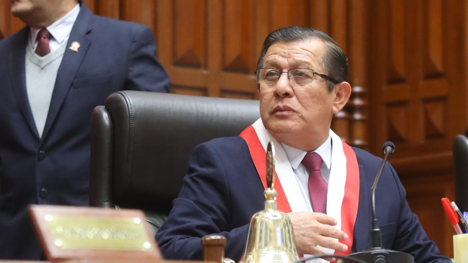 
                                 Presidente del Congreso se pronuncia sobre chat entre Esdras Medina y Richard Acuña: “Tendrá que ser investigado” 
                            