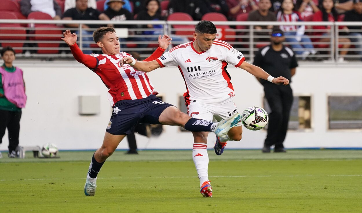 
                                 Chivas pierde en penales ante San José Earthquakes en su estreno en la Leagues Cup 2024 
                            