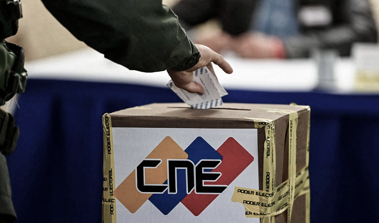 
                                 Elecciones en Venezuela: denuncian que en más de 400 centros de votación se niegan a entregar actas 
                            