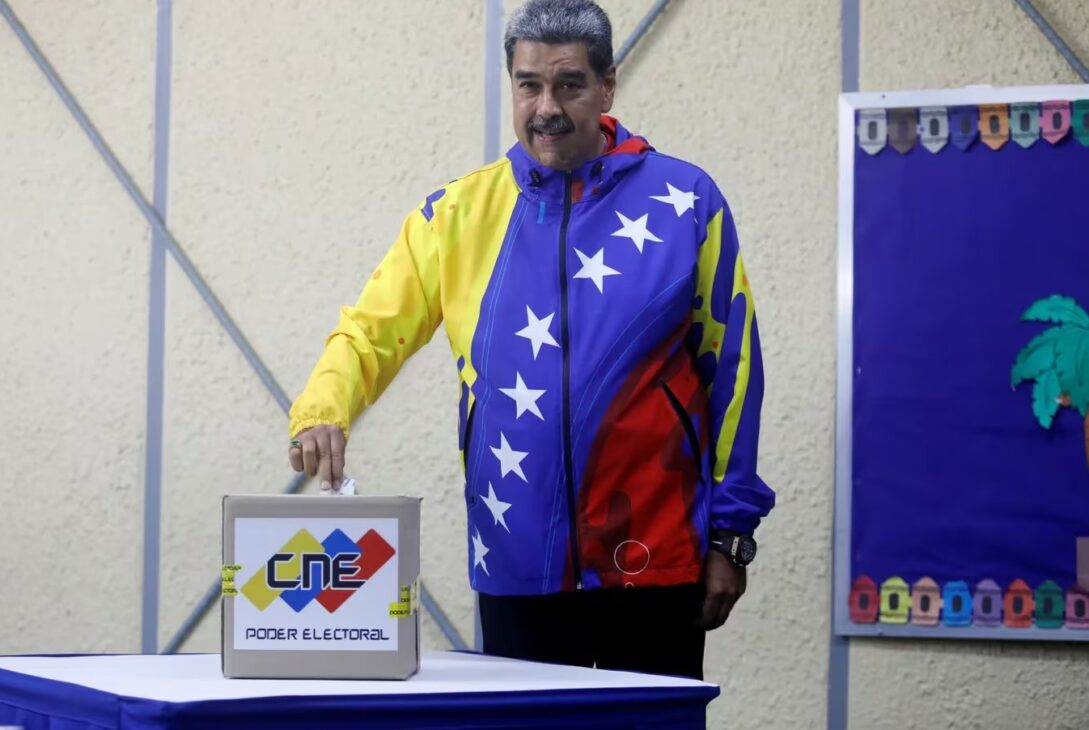 
                                 Cancillería de Perú llama al embajador peruano en Venezuela tras elecciones fraudulentas 
                            