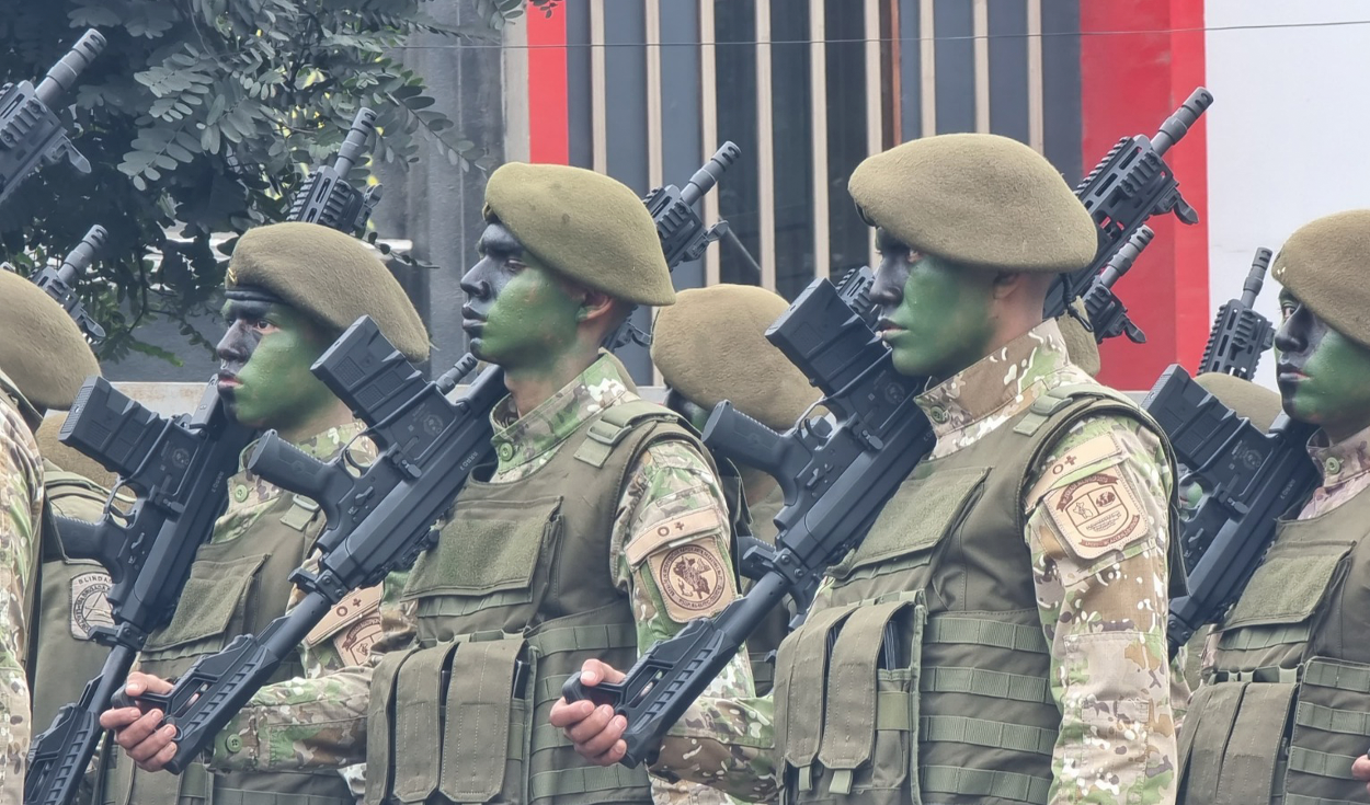 
                                 Desfile Militar 2024: Ejército exhibió fusiles ARAD - 7, cuya compra es investigada por la Fiscalía 
                            