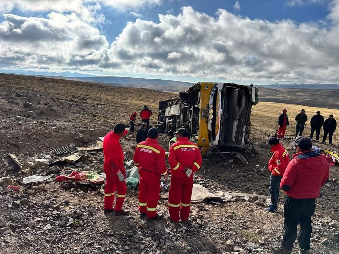 
                                 Accidente en Ayacucho: 6 muertos y 29 heridos deja otro despiste de bus 
                            