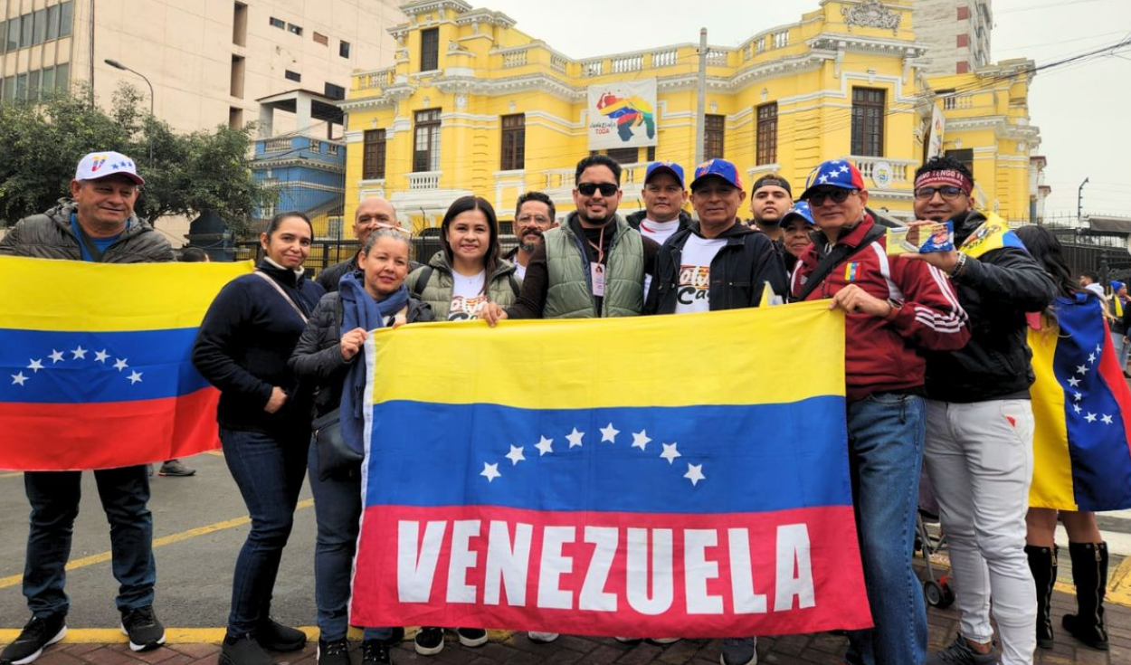 
                                 Embajada de Venezuela en Perú suspende la atención y todos los trámites de pasaportes y visas de forma indefinida 
                            