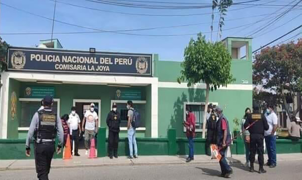 
                                 Arequipa: por celos una mujer de un mordisco le arranca parte del dedo anular a otra joven 
                            