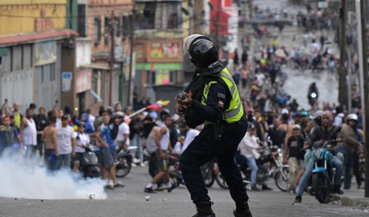 
                                 Protestas en Venezuela HOY: marchas, represión y fallecidos tras el fraude electoral de Nicolás Maduro 
                            
