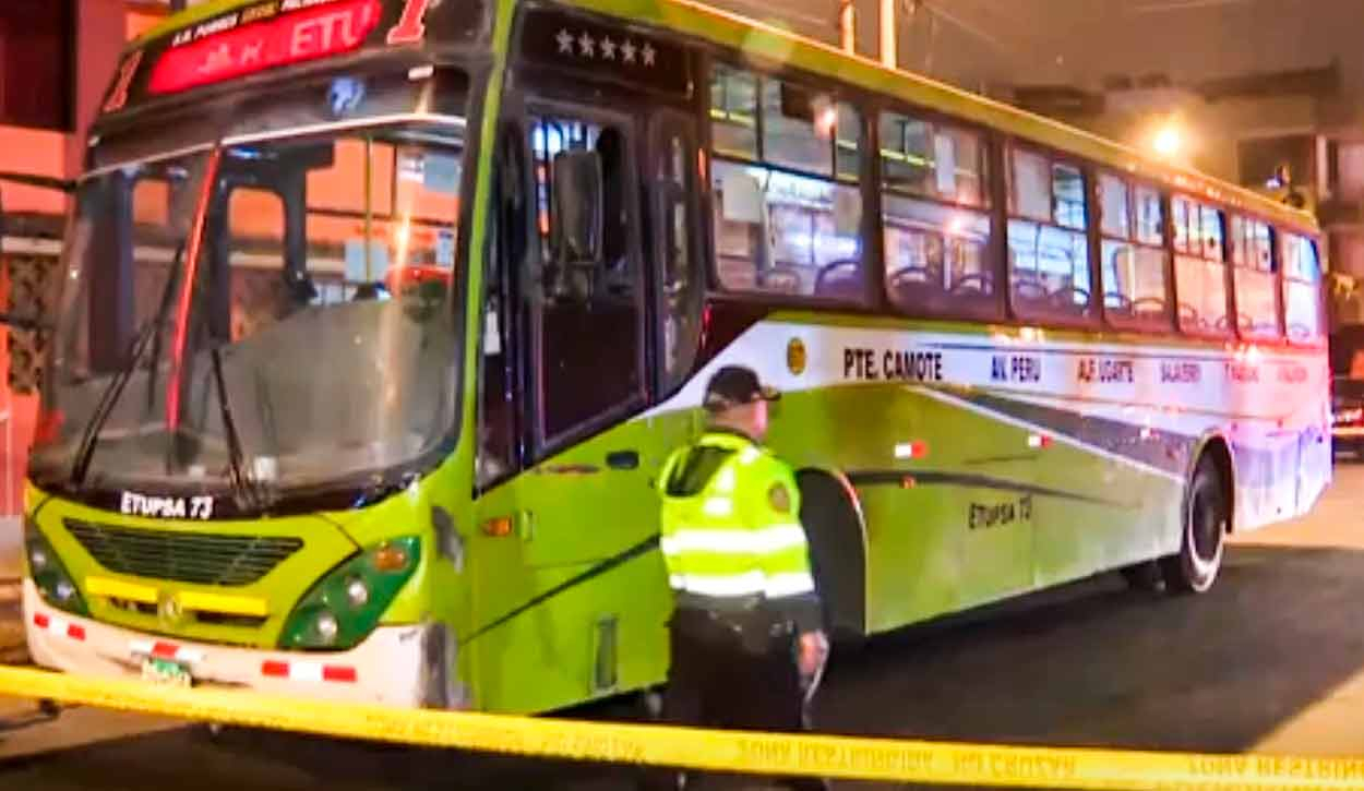 
                                 Hombre fallece tras ser atropellado por bus de la Línea 73 en SMP: conductor habría ido a excesiva velocidad 
                            