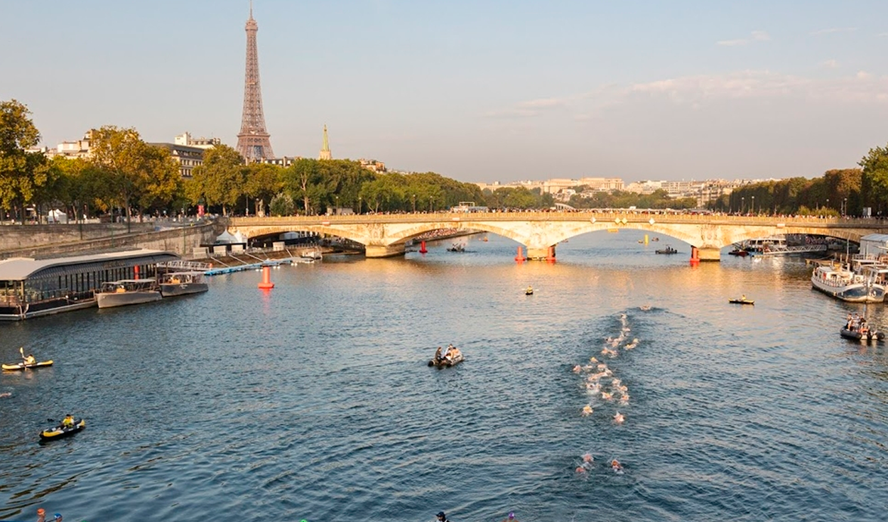 
                                 Triatlón en París 2024: mexicanos luchan pero se quedan lejos del podio 
                            