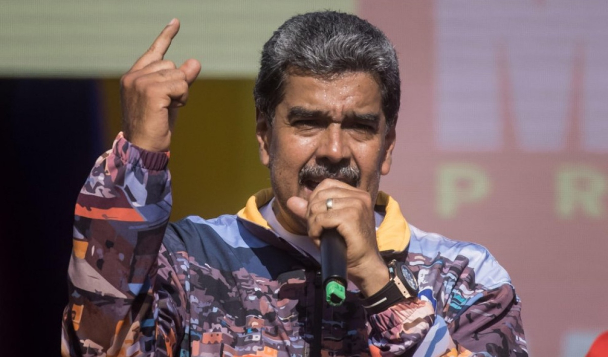 
                                 Nicolás Maduro pide cárcel para Machado y González Urrutia 
                            