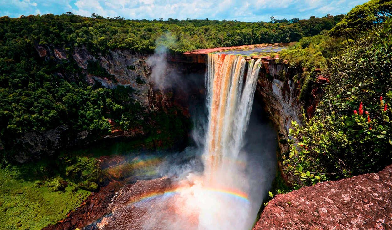 
                                 Las cascadas más poderosas del mundo que superan 5 veces a las del Niágara están en Sudamérica 
                            