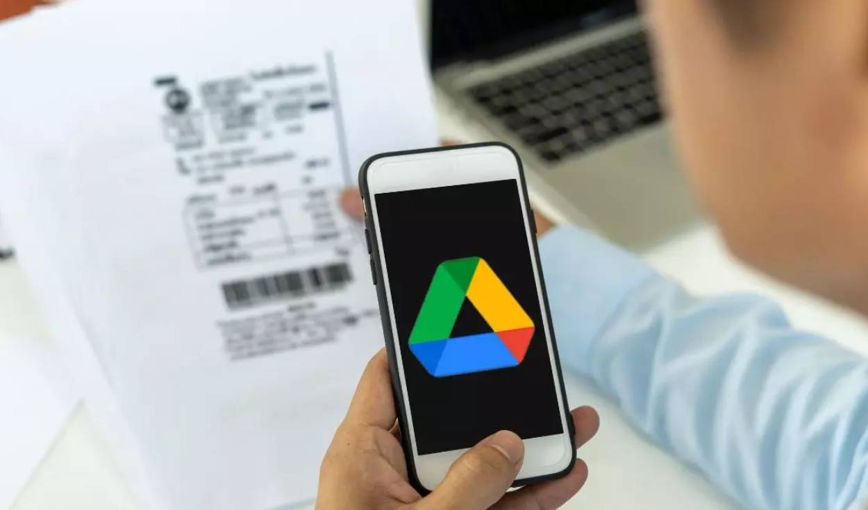 
                                 El escáner de Google Drive se actualiza: ya puedes guardar documentos en formato JPG 
                            