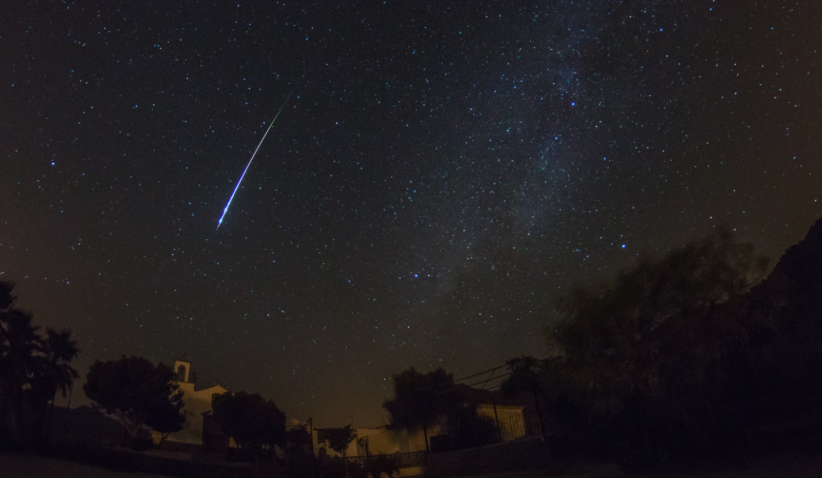 
                                 Calendario astronómico de agosto 2024: lluvia de estrellas Perseidas, superluna y otros eventos en el cielo 
                            