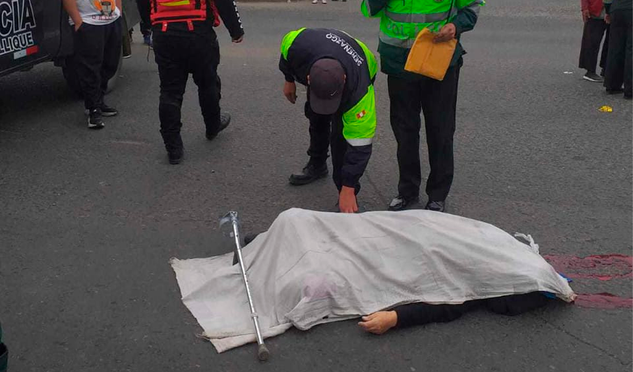 
                                 Accidente de tránsito en Comas deja una víctima mortal: bus atropelló a anciana que intentaba cruzar la av. Túpac Amaru 
                            