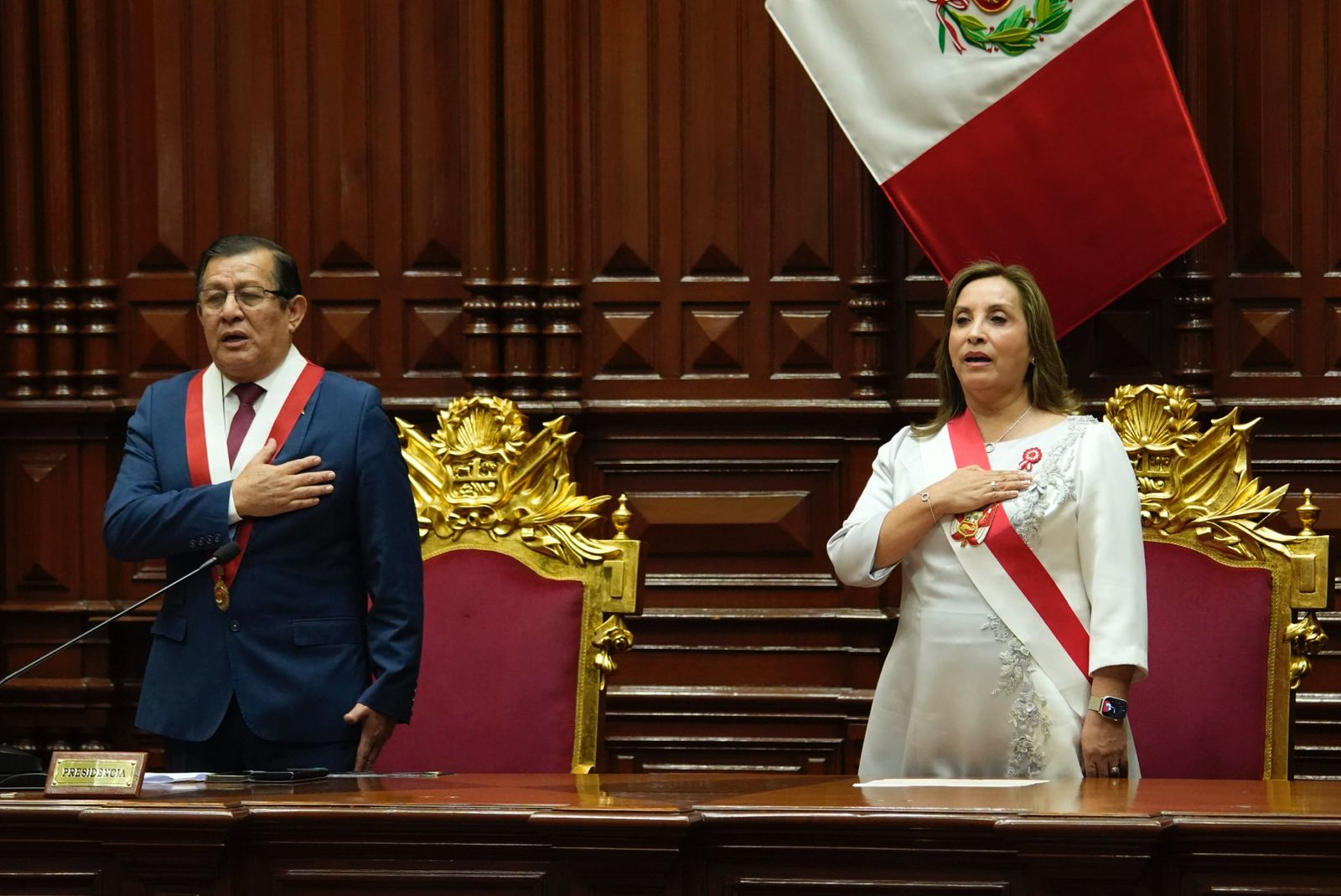 
                                 Eduardo Salhuana y la presidenta Dina Boluarte se reunieron este lunes 5 en Palacio 
                            