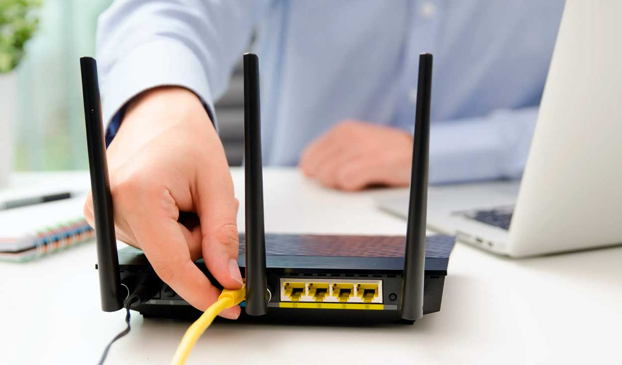 
                                 ¿Tienes internet en casa? Este objeto debe estar alejado del router, ya que afecta al WiFi 
                            