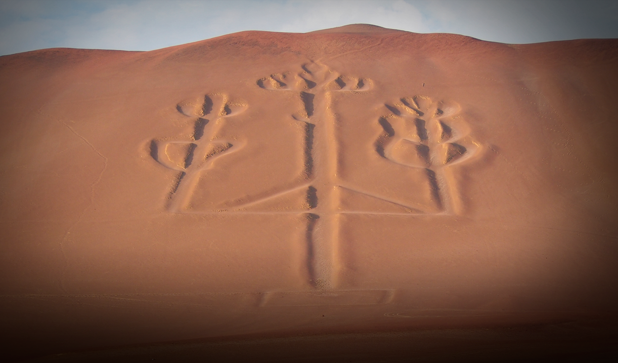 
                                 Dañan las Líneas de Nazca: sujetos caminaron sobre el Candelabro de Paracas, declarado Patrimonio Cultural 
                            