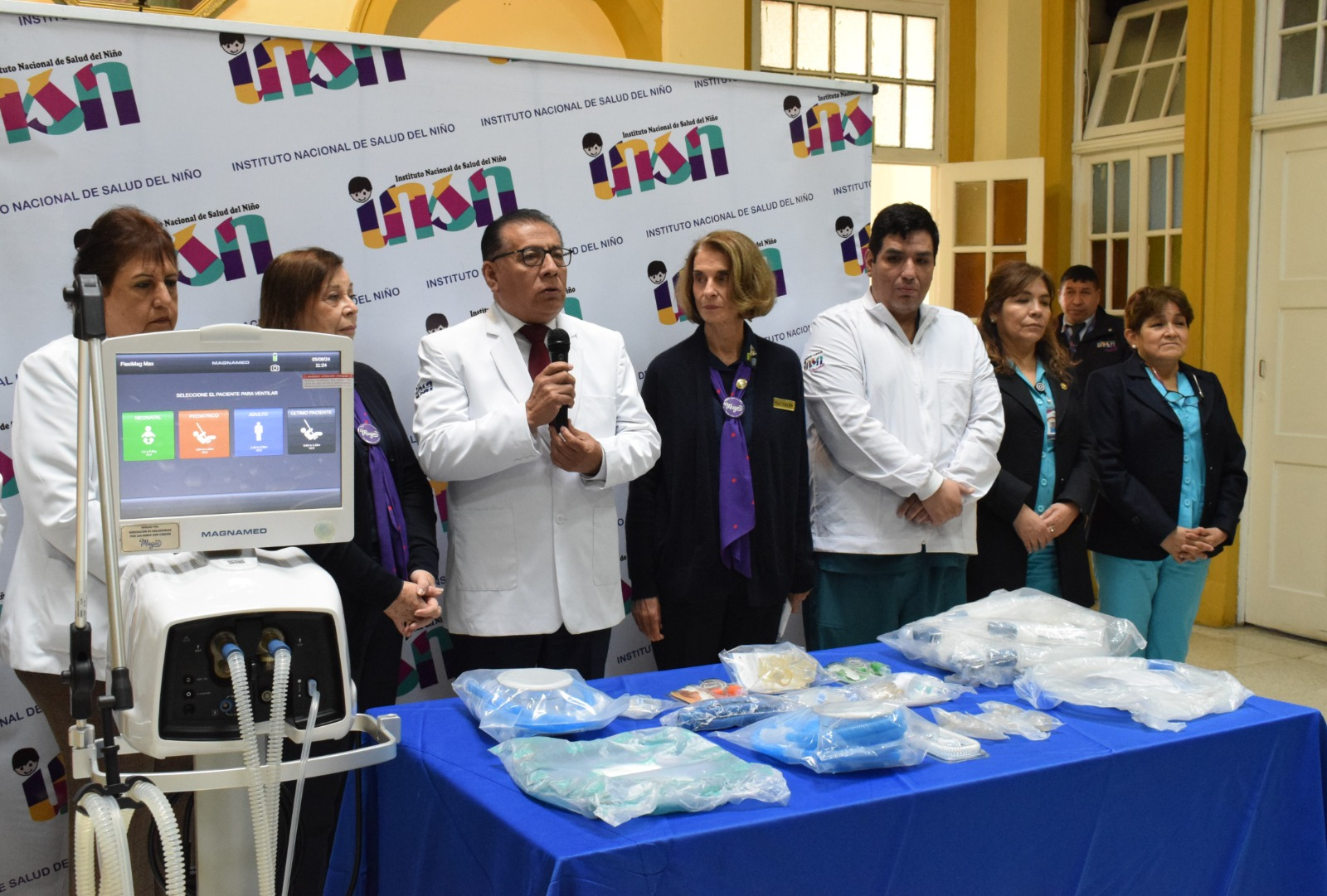 
                                 INSN Breña recibe donación de ventilador mecánico para niños con cáncer 
                            