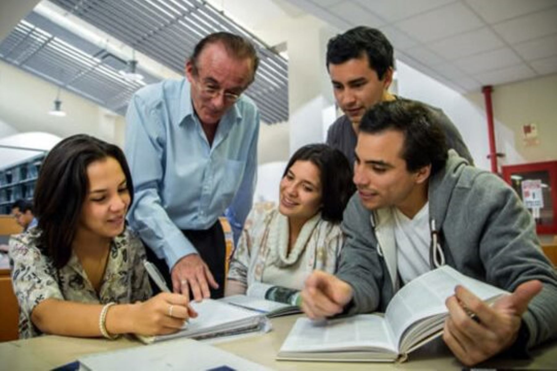 Docentes de universidades públicas recibirán una nueva remuneración