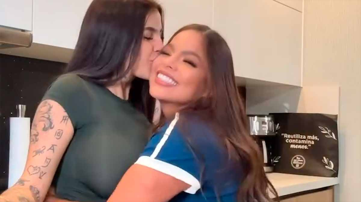 Karely Ruiz rompe las redes y presenta a la “madre de su hija”: ¿quién es Gracie  Bon? | Karely Ruiz embarazada | Gracie Bon | Karely Ruiz y Gracie Bon |  Onlyfans |