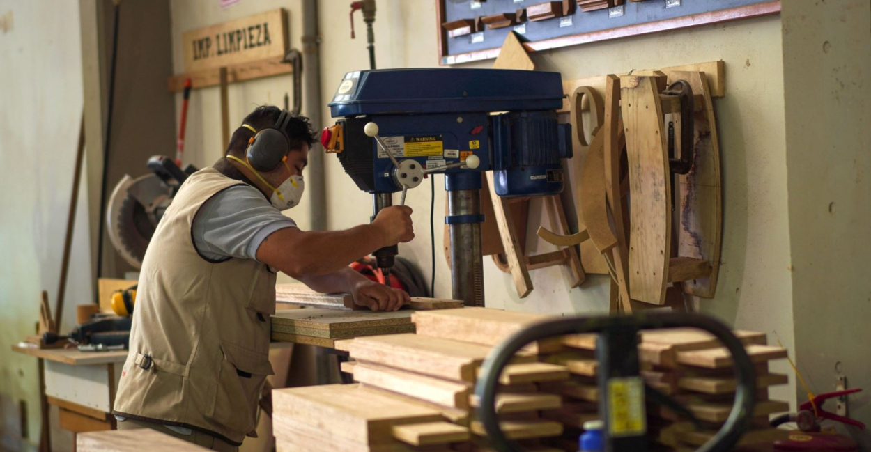 Export jobs grew, but more than 64,000 were lost in five sectors