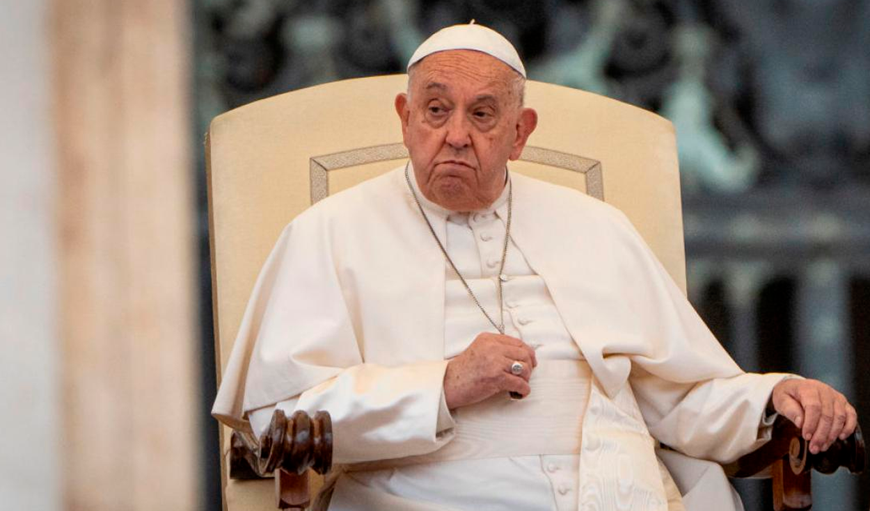 Papa Francisco sufrió un broncoespamo que le provocó vómitos: el Vaticano informa de un empeoramiento “repentino” de su cuadro respiratorio