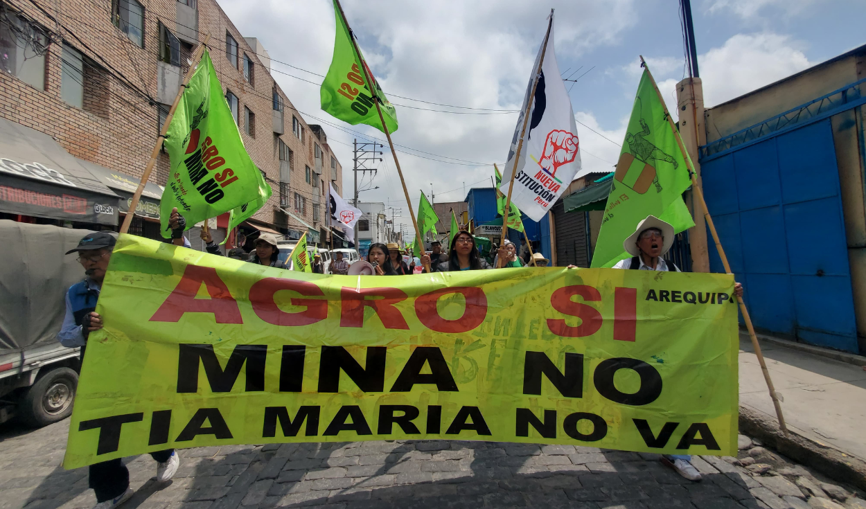 Minem sets the Aunt María project in the midst of social protests