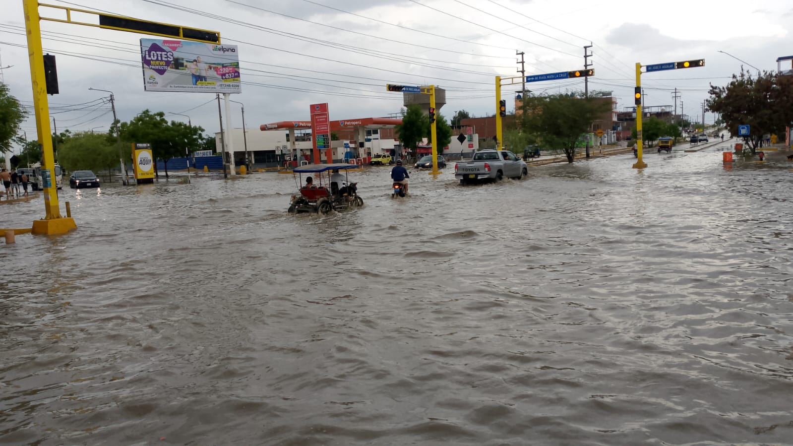 De todos los años: calles de Piura quedan inundadas tras lluvia torrencial de corta duración | Senamhi | hnews | Sociedad | La República