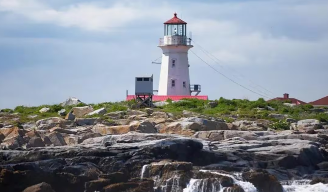 La pequeña isla en disputa entre Estados Unidos y Canadá por más de 200 años: solo perdura un faro como símbolo de poder