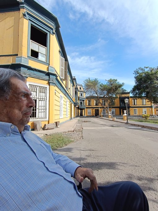 This was the last appearance of Mario Vargas Llosa before death This was the last appearance of Mario Vargas Llosa before death