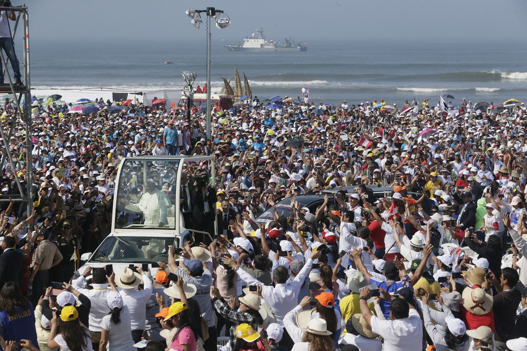 The day Pope Francis arrived in Peru: this was his visit in Lima, Puerto Maldonado and Trujillo