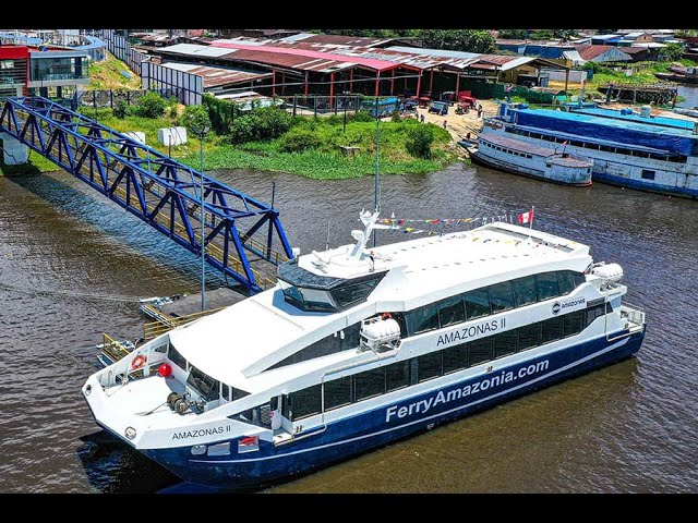 El ferry de Iquitos es el medio más usado para llegar a la isla, pese a demorar hasta 18 horas en llegar. Foto: Andina.