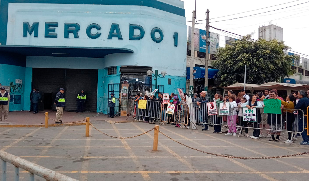 M�s de cien comerciantes del Mercado N� 1 realiza plant�n para exigir su reapertura en Surquillo: "Se tiene que cumplir" | ntpe | Sociedad | La Rep�blica