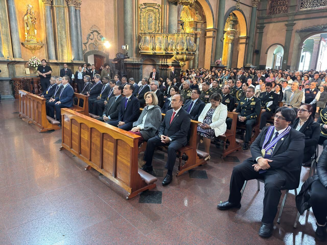 Dina Boluarte and López Aliaga did not attend Mass of the Nation of the Lord of the Miracles officiated by Cardinal Castillo