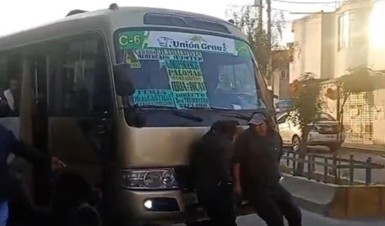 Piquetes intentaron evitar por la fuerza que otros transportistas trabajen con normalidad. Foto: Mirelia Quispe - La República. 