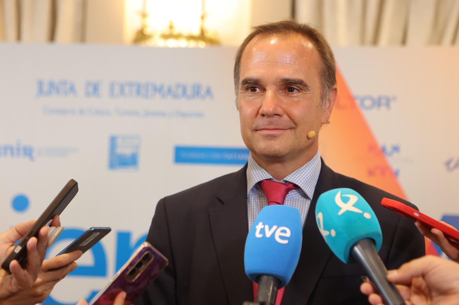 Raúl Tola: “La posición de Mario Vargas Llosa frente a la literatura siempre fue la misma, nunca cambió”