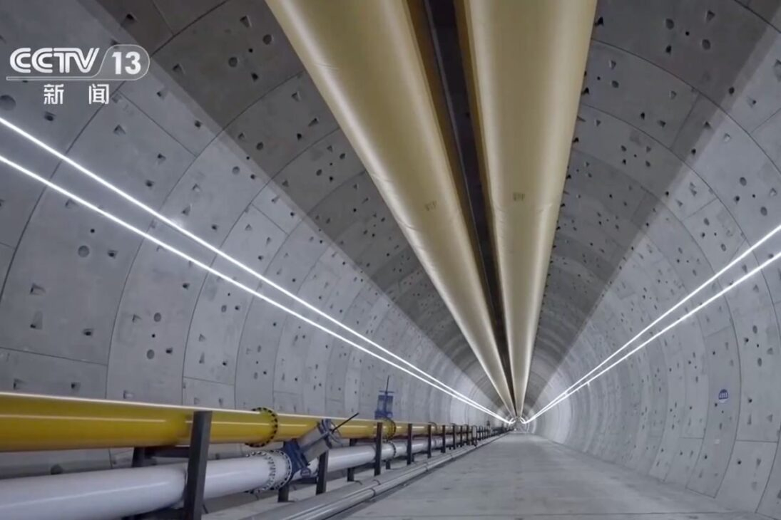 La constructora lidera la edificación de un túnel estratégico para la línea ferroviaria Shanghái-Chongqing-Chengdu. Foto: CCTV13