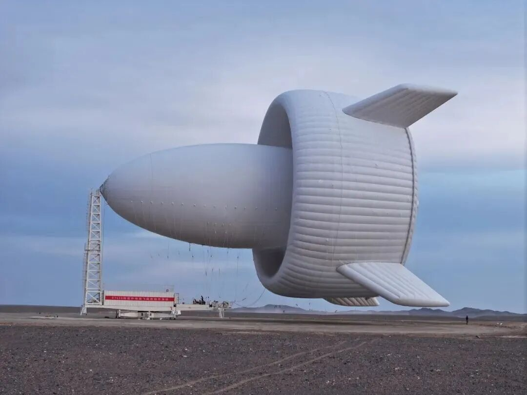 El S2000 combina la tecnología de dirigibles con aerogeneradores, aumentando la eficiencia y estabilidad de la producción de energía, aunque enfrenta retos en su viabilidad económica a largo plazo. Foto: Sawes Energy Technology